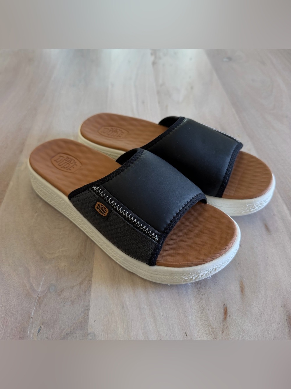Hey Dude Tide Slide Womens Comfortable Flip Flop Size 8 Black White